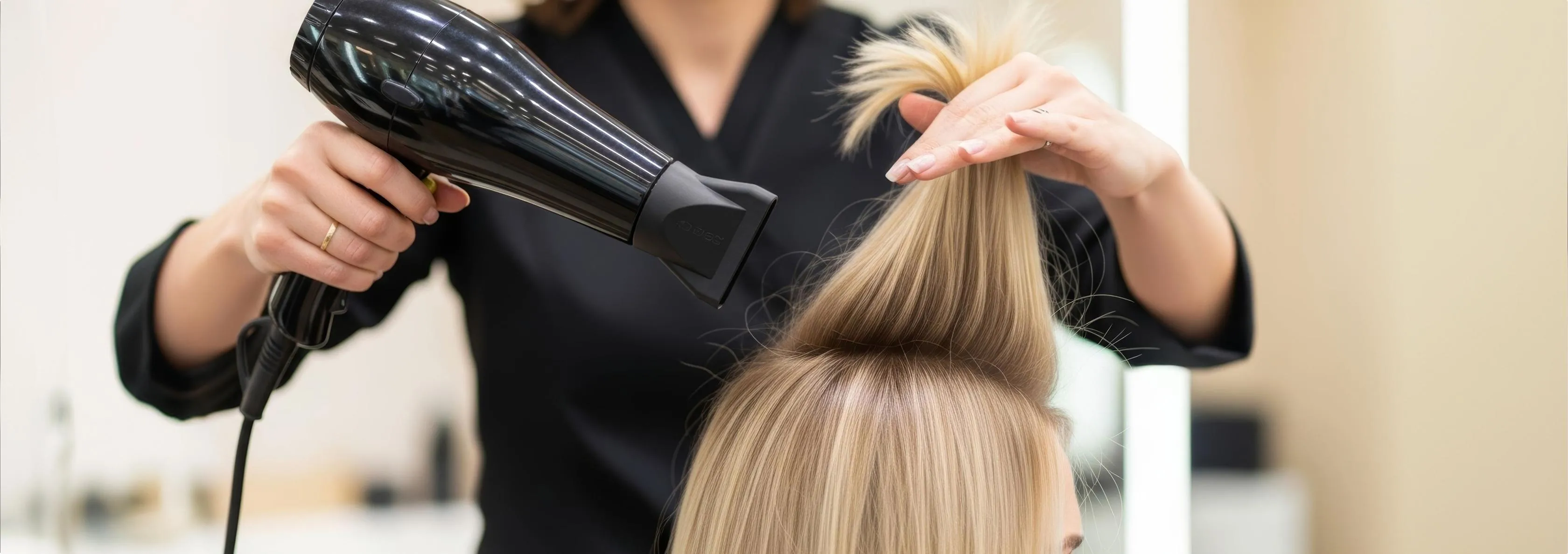 Blowout Longevity in Naples' Humidity: What Actually Determines How Long It Lasts